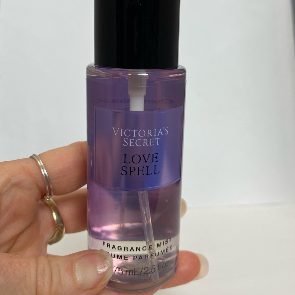 NEW Victoria's Secret Love Spell Fragrance Mist 2.5 fl.oz. - Picture 4 of 4